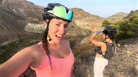 cecilia sopeña y sus amigas|Con mi mejor amiga Mar, juntas preparando un viaje de bici!